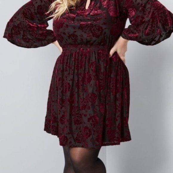 Modcloth Dresses & Skirts - Modcloth Very Visionary Mock Neck Velvet Dress